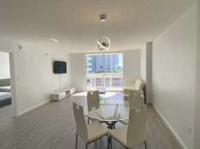Chic and Modern, Brickell / Miami + FREE Parking